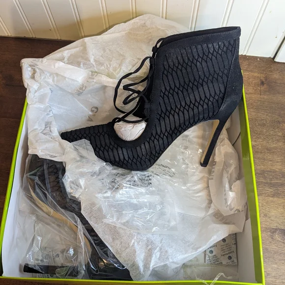 Gianni Bini Black Lace-Up Heels Size 10 - Picture 6 of 8